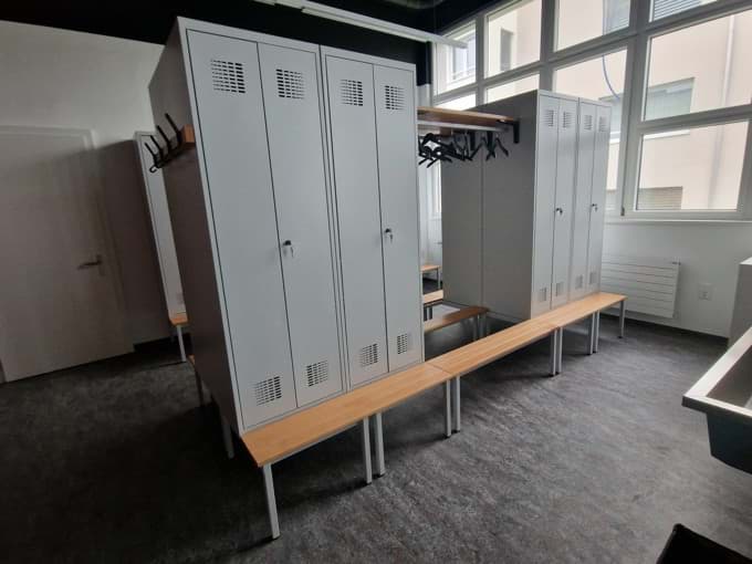 Spezialgarderobe bestehend aus Standardprodukten Spezialgarderobe bestehend aus Standardprodukten