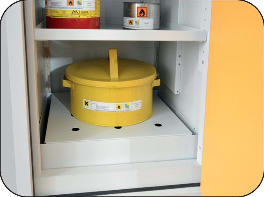 Lochblechabdeckung für Auffangwanne für 600 mm Schrankbreite