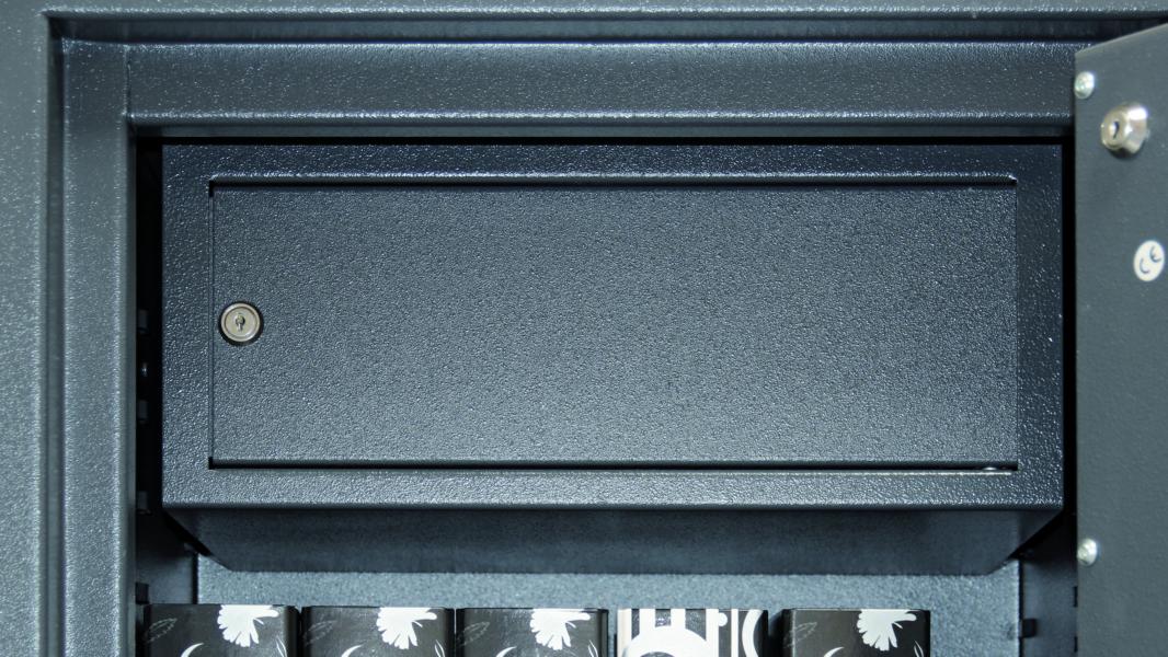 GAWELA Garderoben-/Werkstatt-/Lagereinrichtungen. Innentresor für